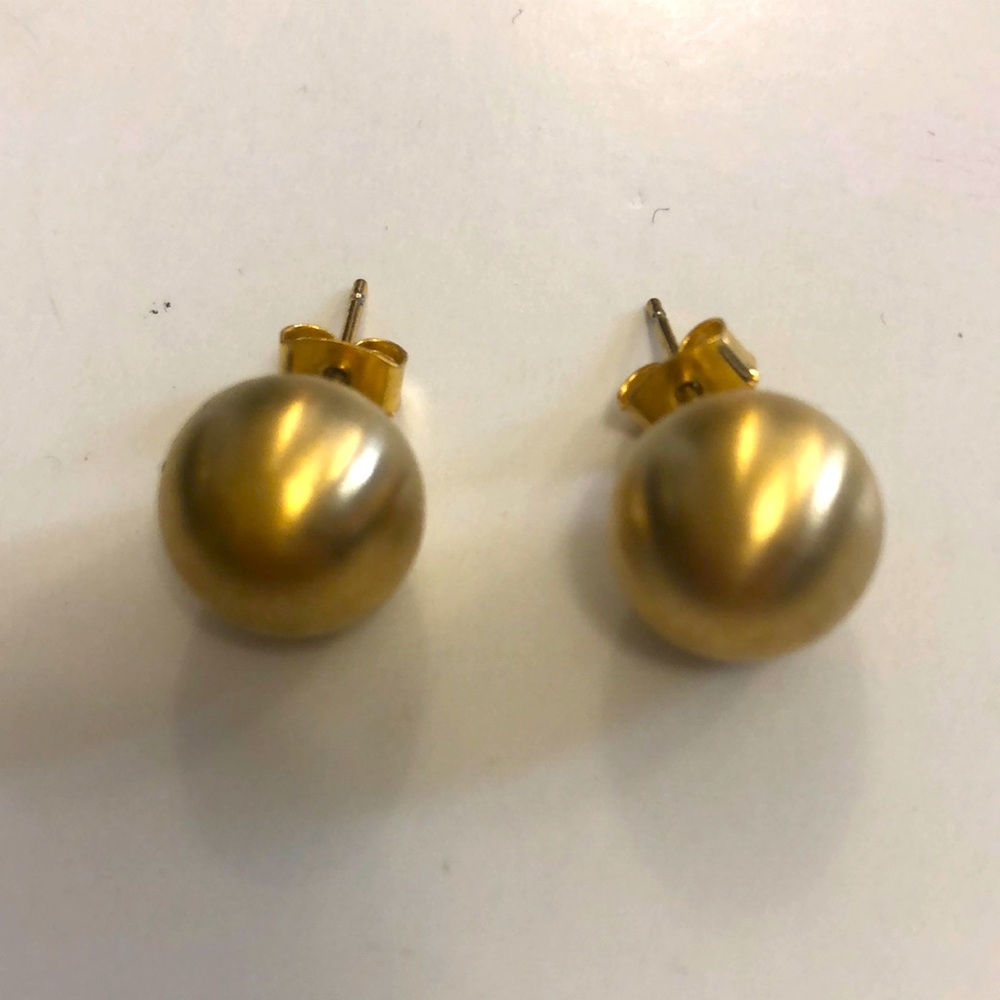 Elegant Gold Ball Stud EarringsButterfly Backing in Excellent Condition